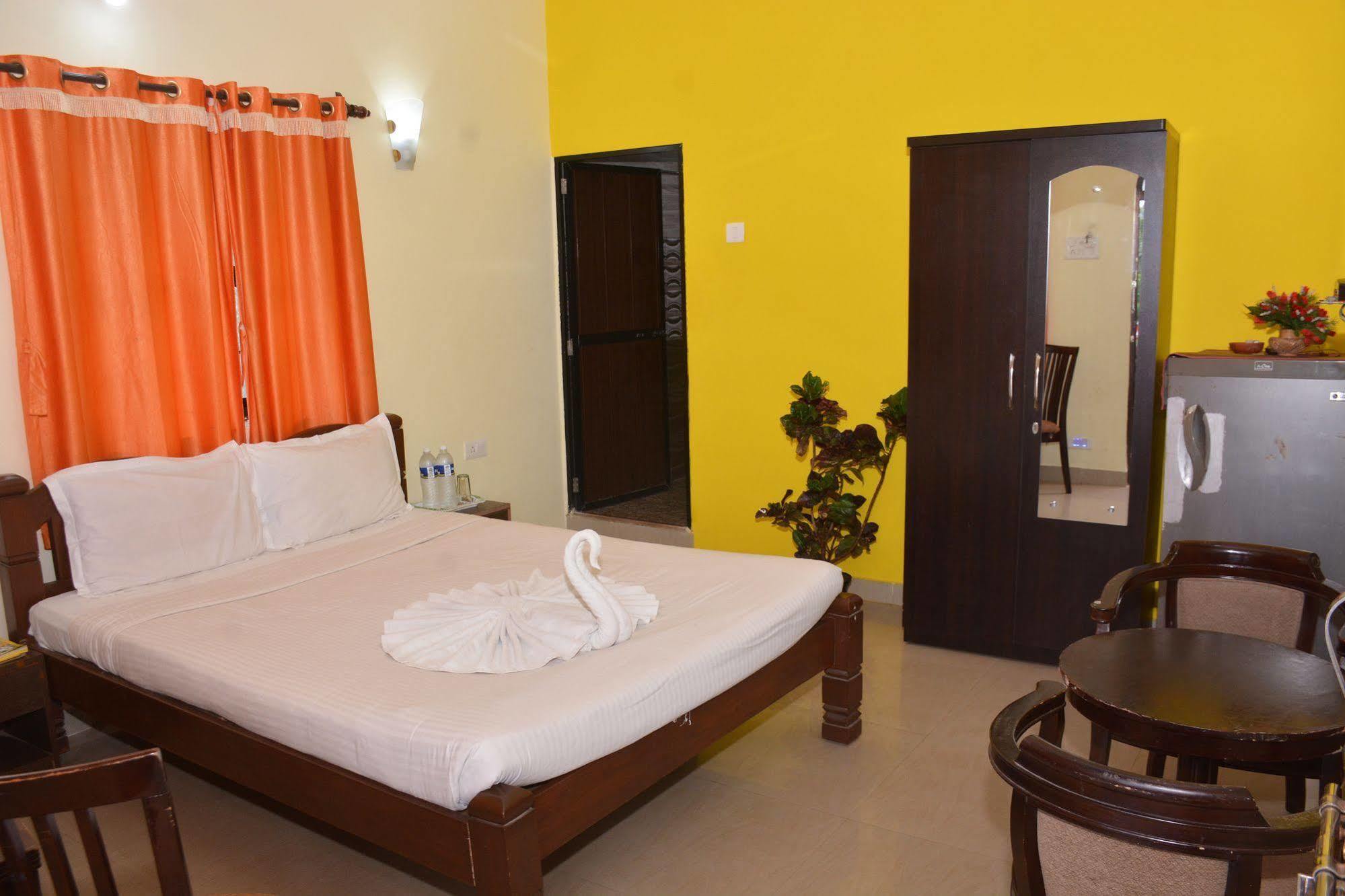 Sunrise Beach Resort Calangute Exterior photo